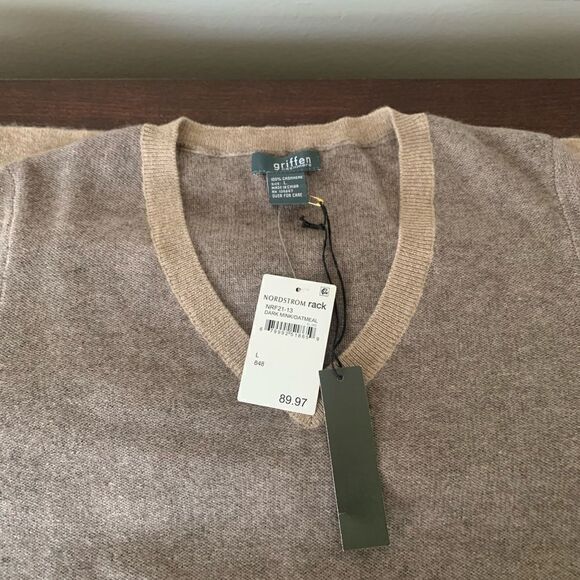 Griffen 100% cashmere v neck  soft sweater size L, NWT - Picture 3 of 6